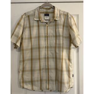 Patagonia‎ Short Sleeve Shirt Men’s LG Plaid Button Up Casual Outdoor Hiking EUC